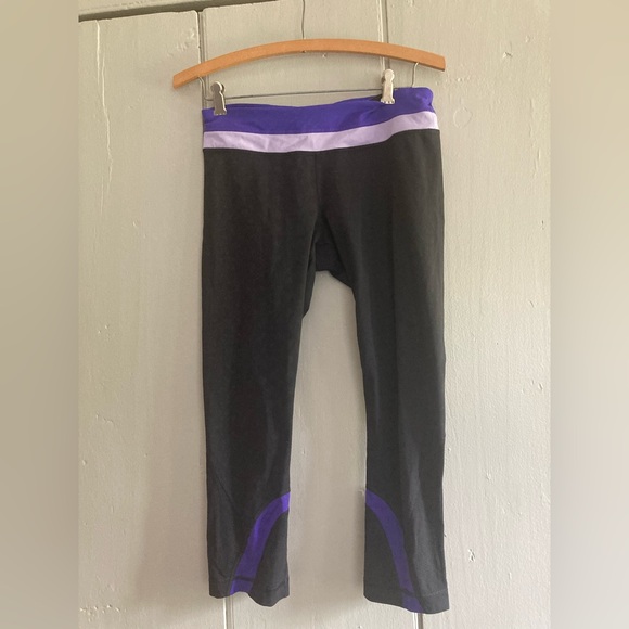 Lululemon Run Inspire Crop II Size 8 Black/Purple - Picture 1 of 7